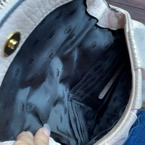 NWOT JUICY PINK IRIDESCENT WRISTLET - Picture 4 of 7